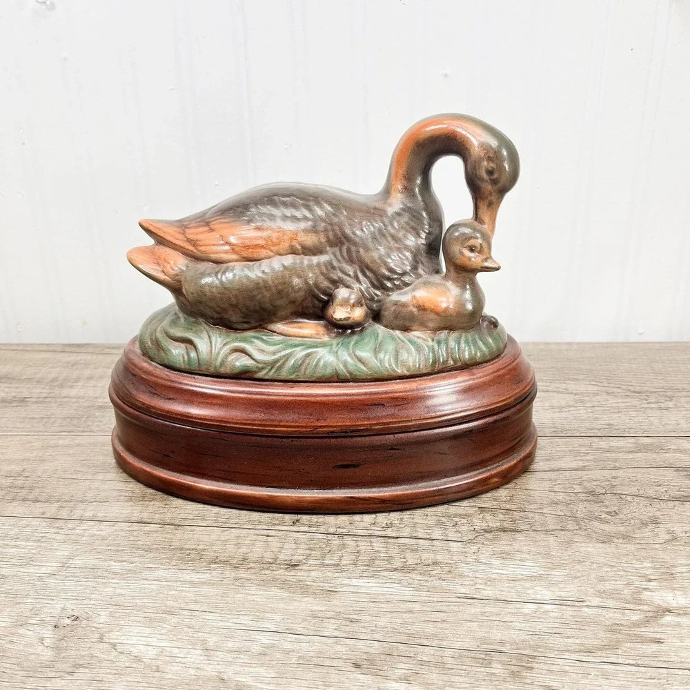 Vintage Ceramic Mother Goose & Gosling Lidded Box | Farmhouse Cottage‎ Decor
